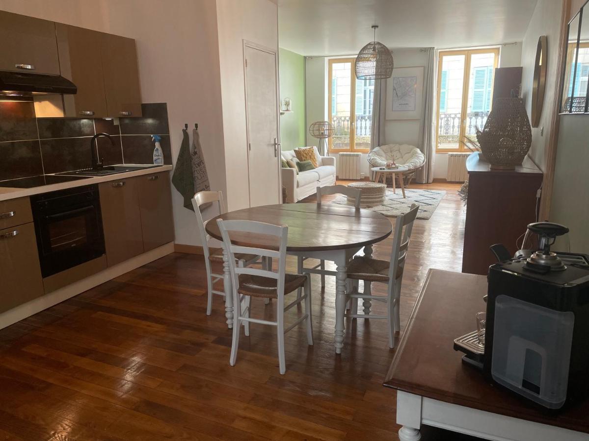 Le Noeud Vert: Nevers-Themed Apartment with City-Center Parking & Fitness Access Exterior photo